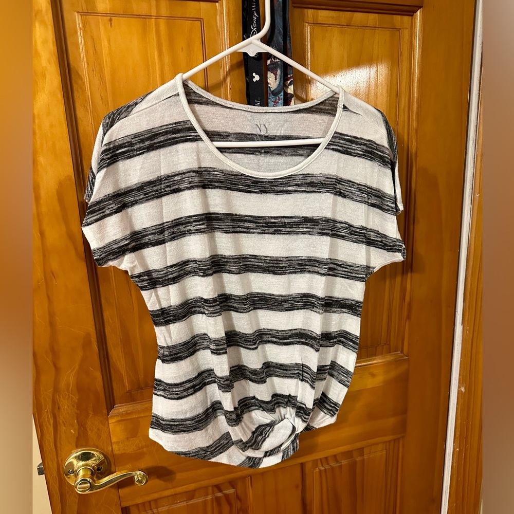 Womens New York & Company Shirt Size Small